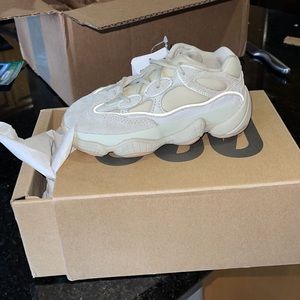 Yeezy 500 size 9
